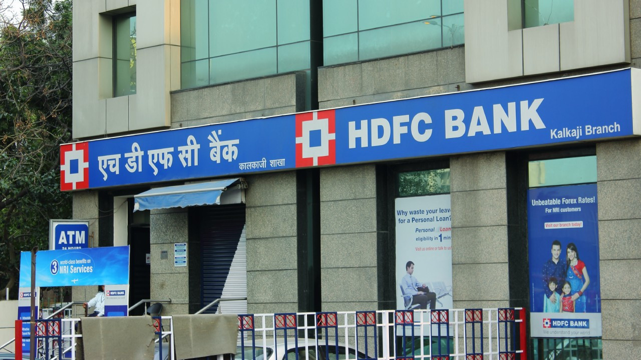 Yönetim kurulu başkanı istifa etti, banka hisseleri yüzde 5 düştü