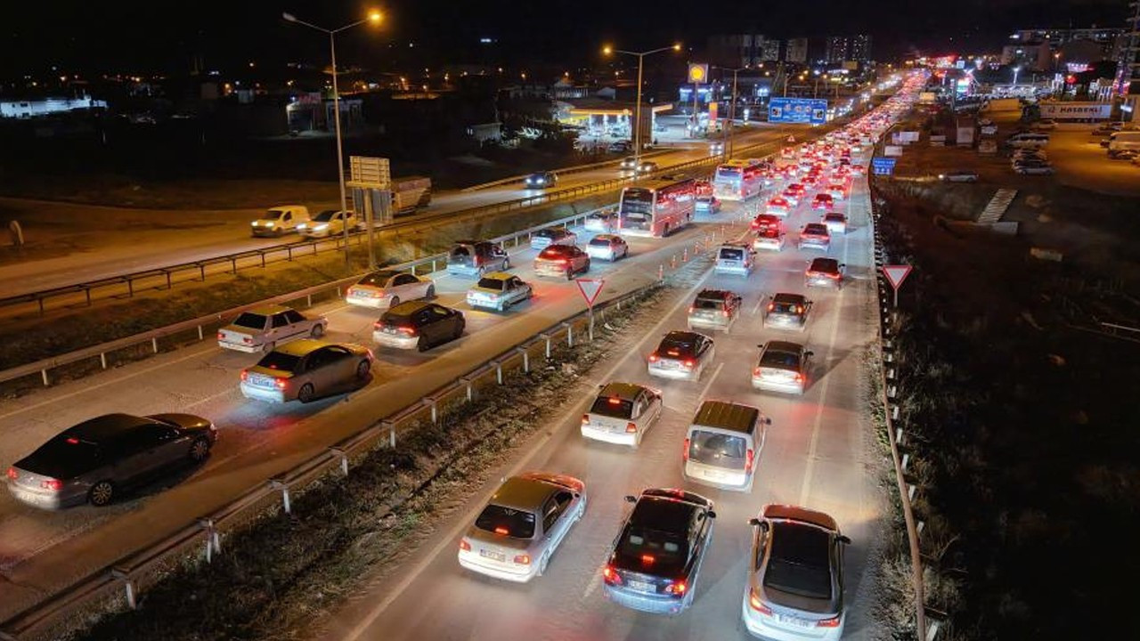 Tatil dönüşünde trafik yoğunluğu arttı