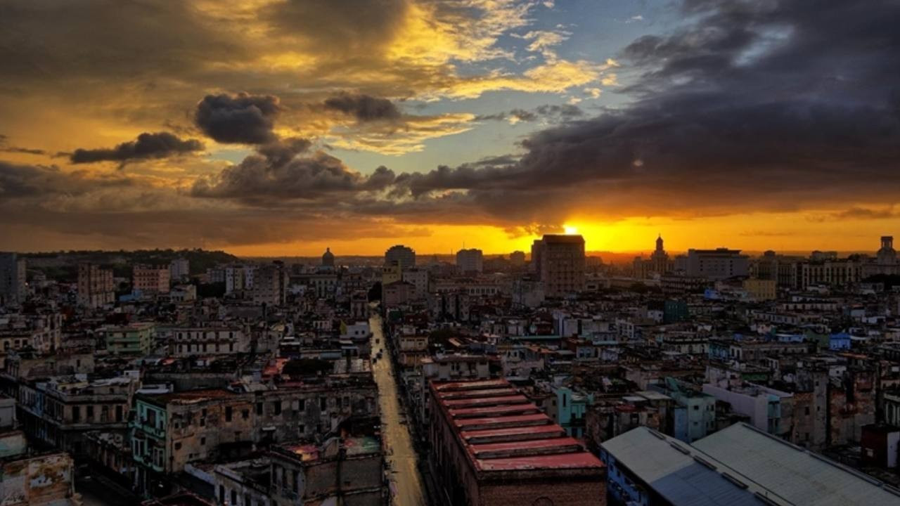 Küba bir haftada ikinci kez karanlığa gömüldü!