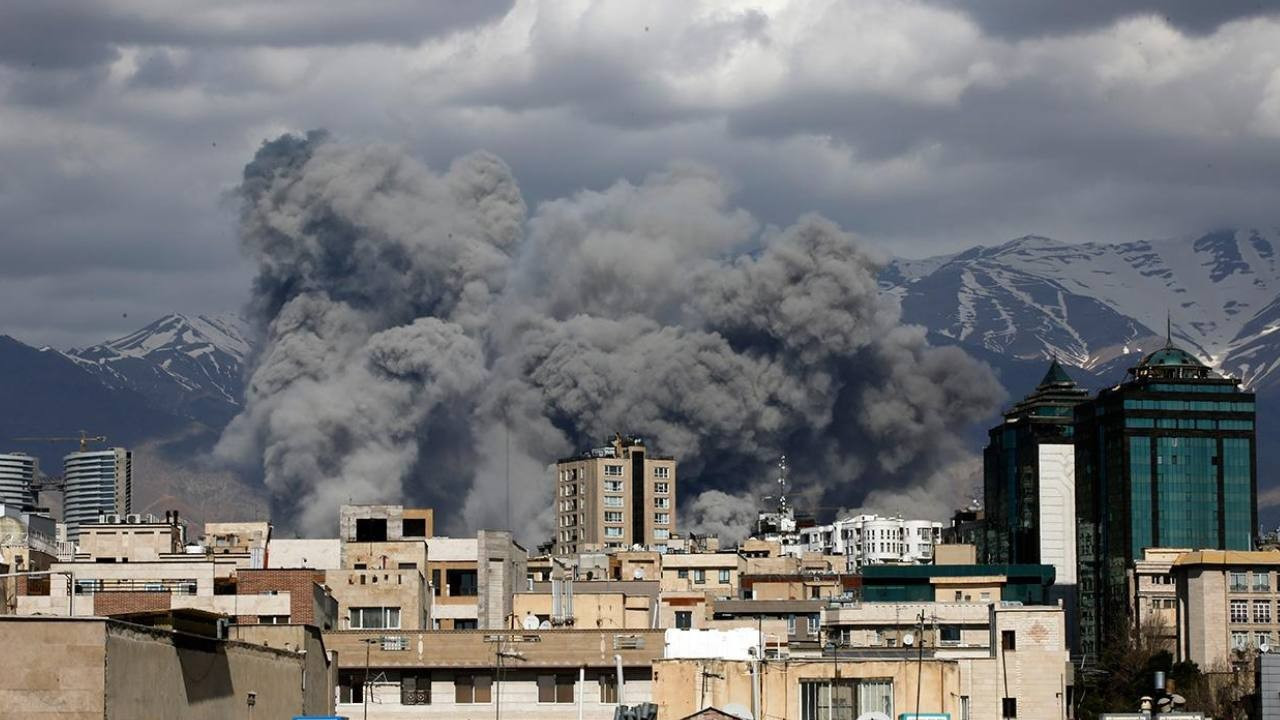 Orta Doğu'da geri sayım başladı! İran uyardı: Su depolayın, telefonları şarj edin