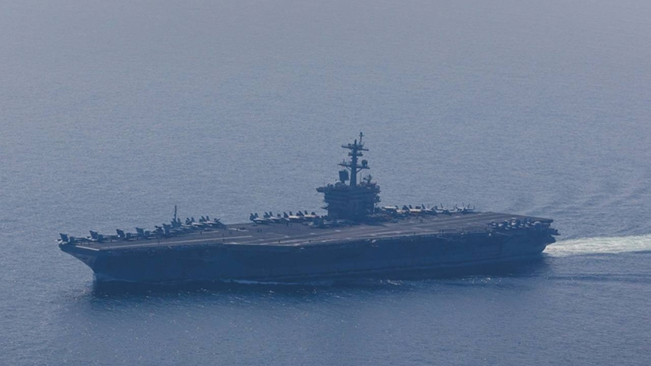 İran, ABD'nin bölgede konuşlu uçak gemisini hedef alındı