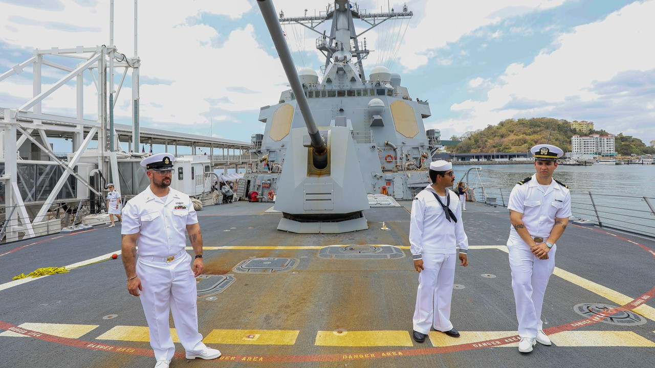 ABD donanmasına ait savaş gemileri Panama’ya ulaştı