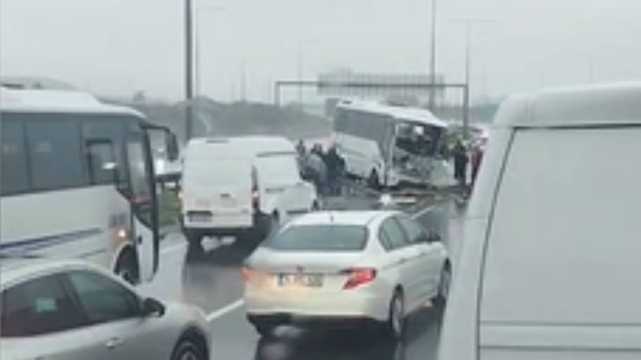 Başakşehir'de zincirleme kaza: 1 polis şehit, 1'i ağır 16 polis yaralı