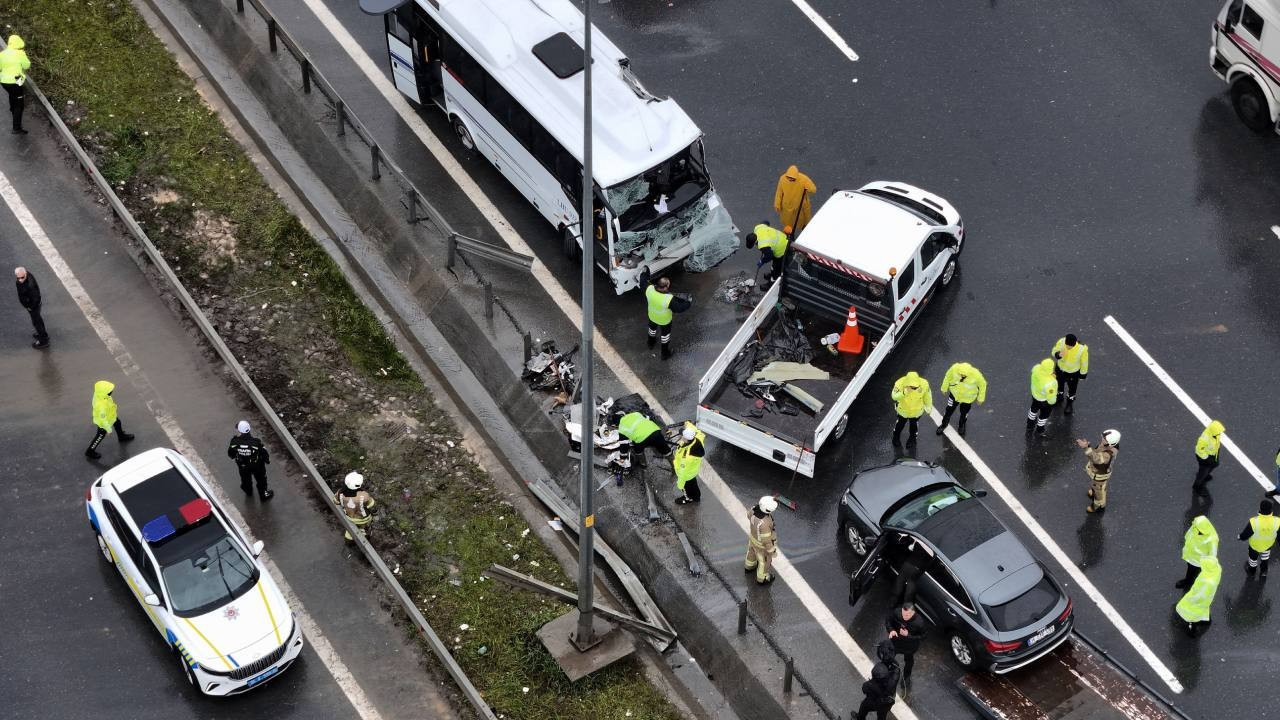 Başakşehir'de zincirleme kaza: 30 polis yaralı