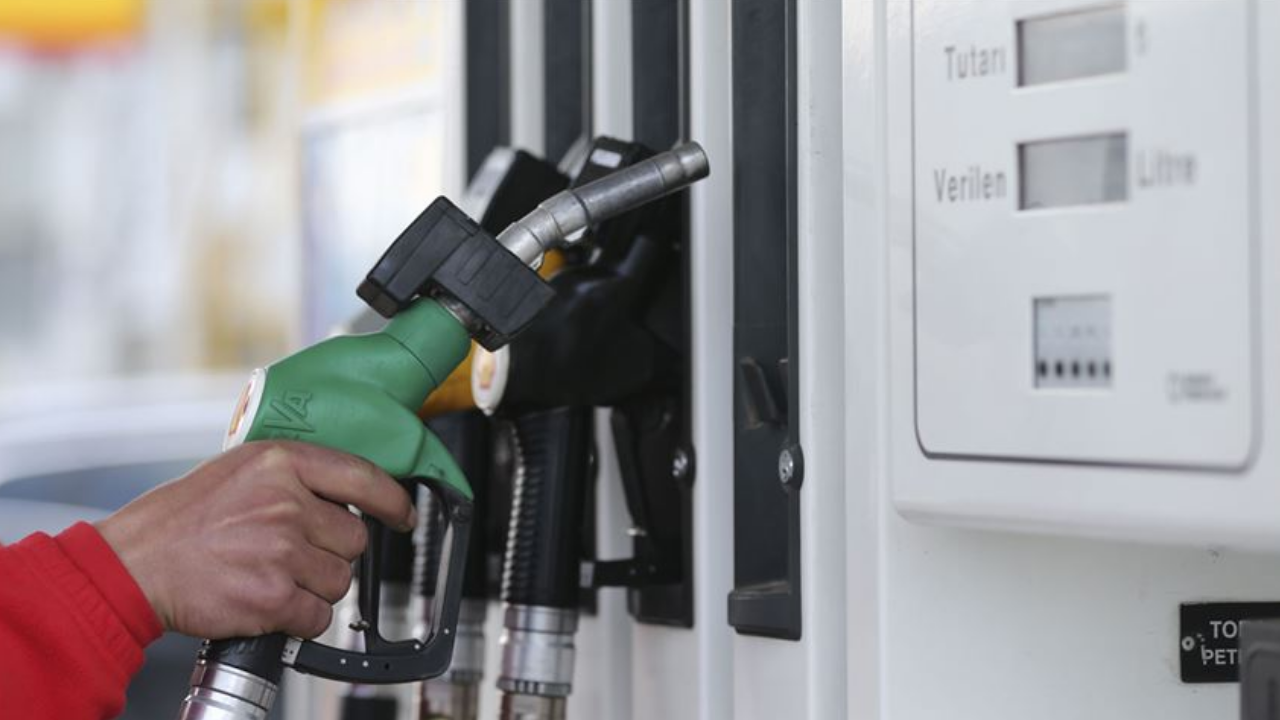 Akaryakıta zam var mı? Mazot ve benzine zam gelecek mi? Motorinde indirim olacak mı?