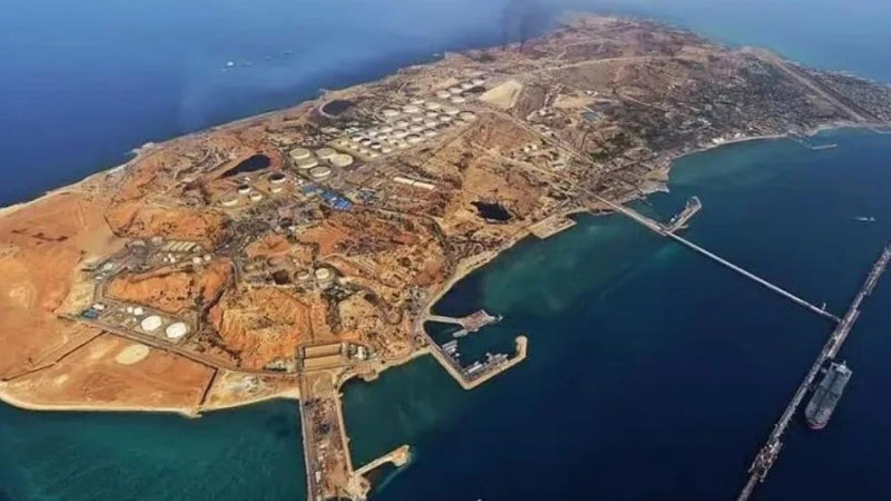 Petrolün kalbine ABD'den saldırı: Hark Adası hedefte