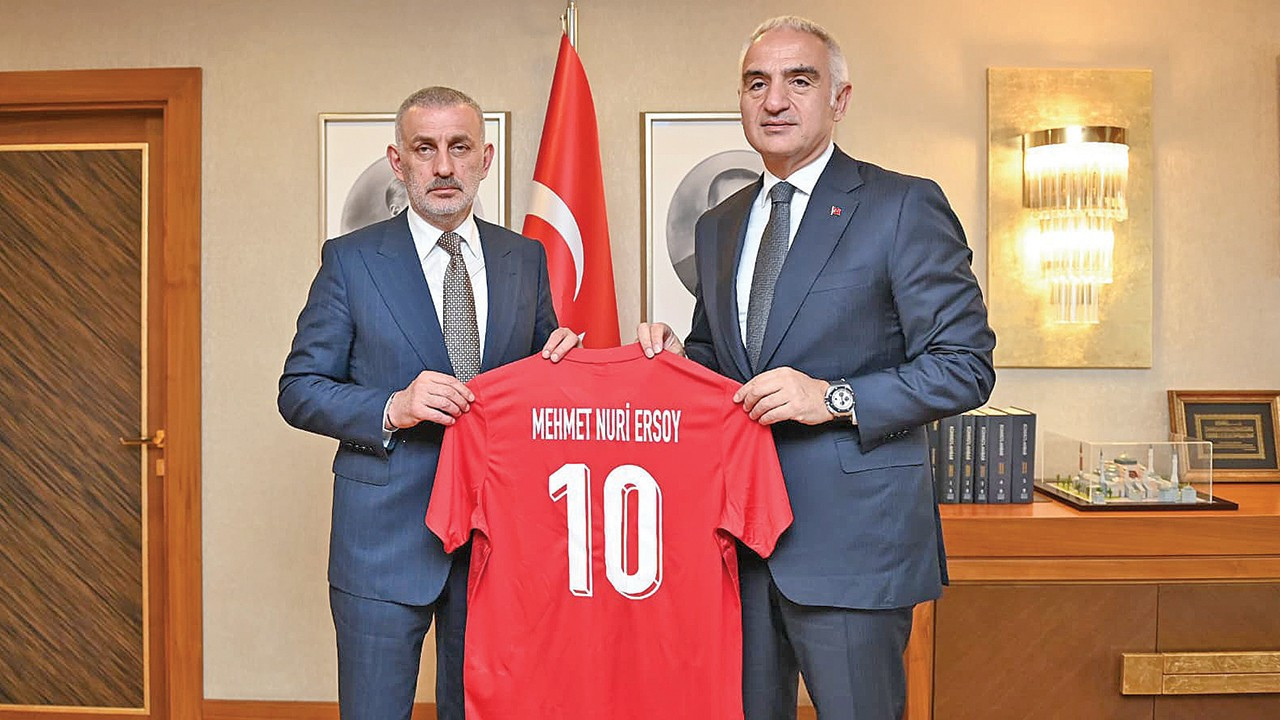 Futbolcular Türkiye’nin turizm potansiyelini dünyaya tanıtacak