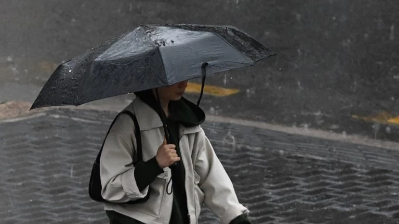 Yağışlı hava etkisini artırıyor: Kuvvetli sağanak için uyarı yapıldı