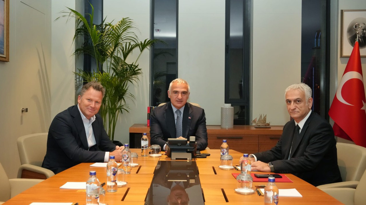Turizmde kritik zirve! Bakan Ersoy Avrupa’nın dev operatörleriyle masaya oturdu