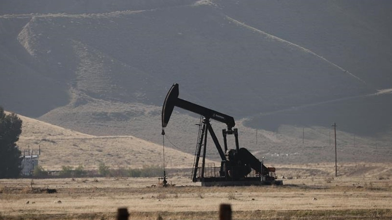 ABD’de ham petrol stokları 900 bin varil azaldı