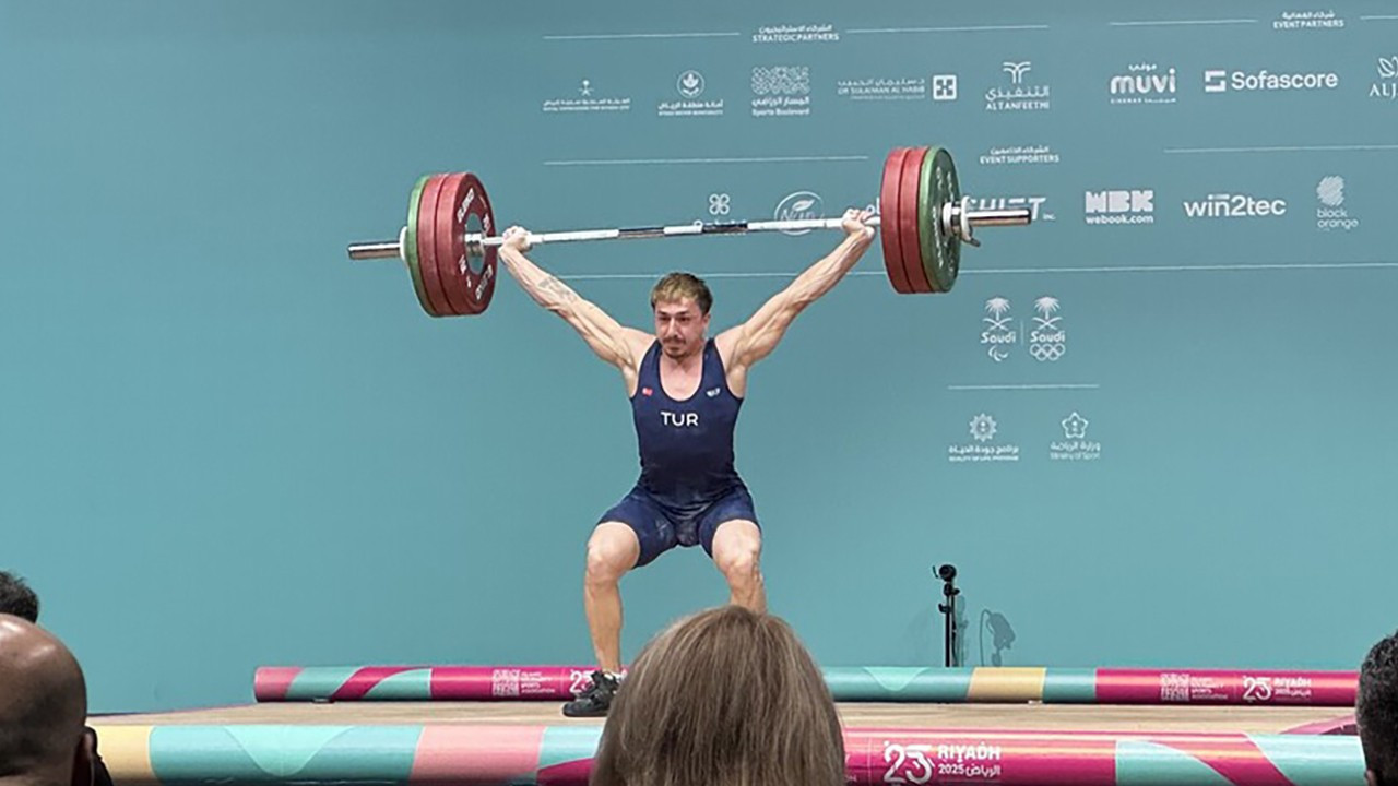 Milli halterci Yusuf Fehmi Genç Avrupa şampiyonu oldu