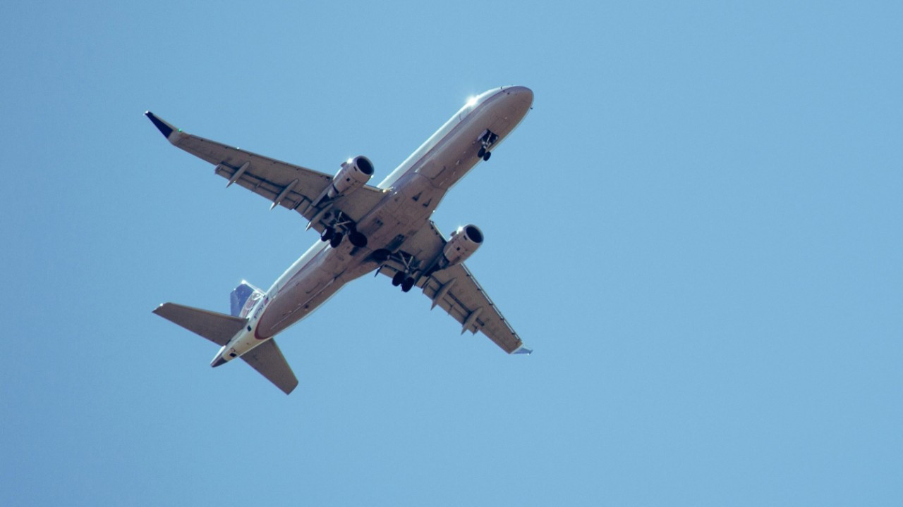 Jet yakıtı fiyatları arttı, hava yolu devi el bagajını ücretli yaptı