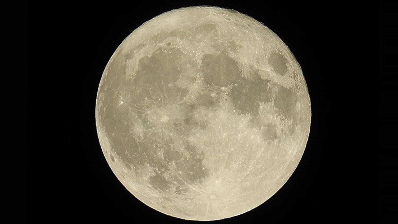 Ay’dan yeni sürpriz: Çinli bilim insanları iki yeni mineral keşfetti