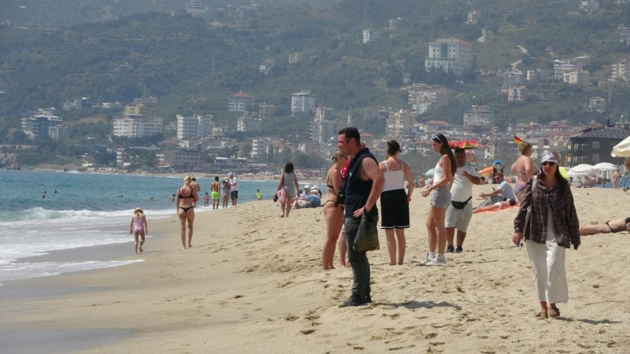 Alanya’da yaz erken geldi: Sahiller doldu, turizm canlandı