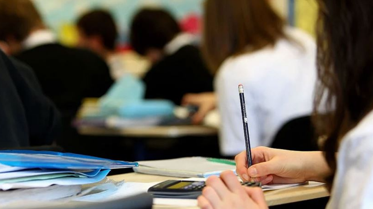 Yarın okullar tatil mi? 1 Mayıs Cuma günü okul var mı?