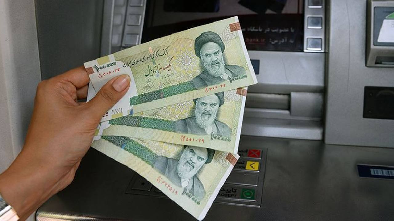 İran'da dolar, ulusal para birimi karşısında tarihi zirveye çıktı