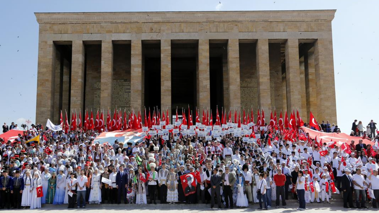 18 Mayıs yarım gün mü, 19 Mayıs resmi tatil mi? Okul var mı?