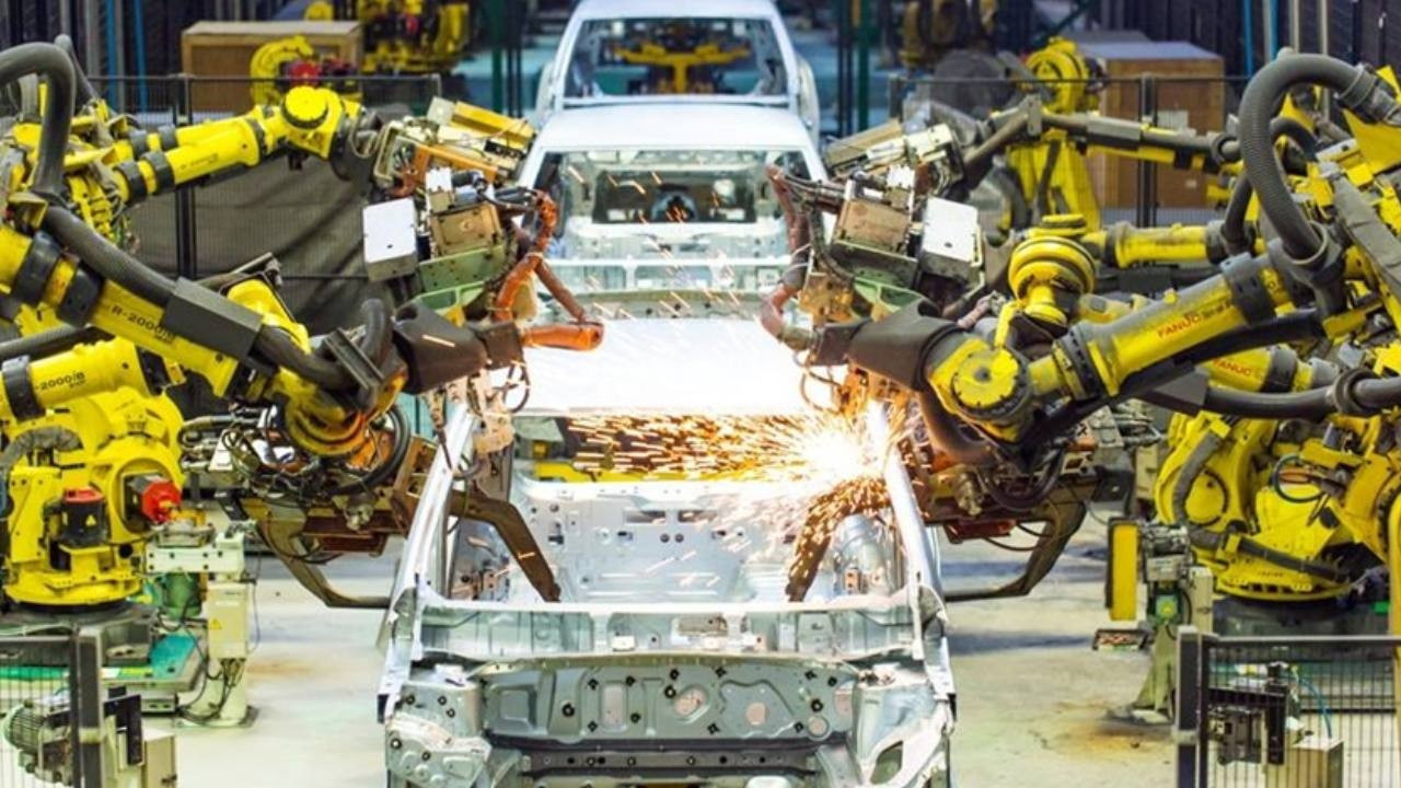 Yapay zeka dönüşümü hızlandı: Otomotiv devi yüzlerce çalışanı işten çıkarıyor!