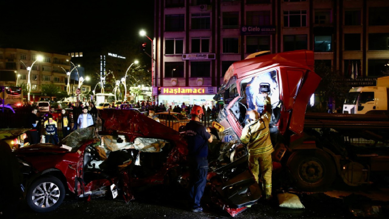 Giresun'da tır iki otomobile çarptı: 5 ölü, 6 yaralı