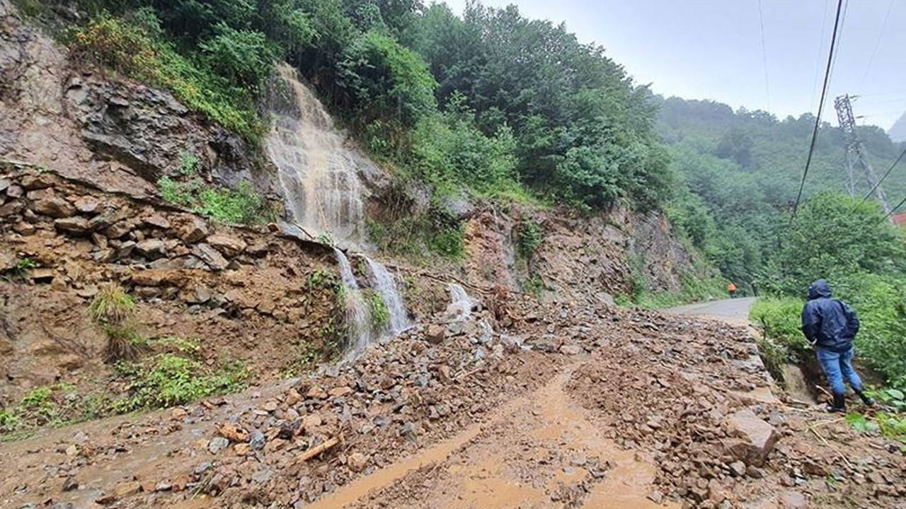 Giresun'da heyelan nedeniyle 11 ev tedbir amacıyla boşaltıldı