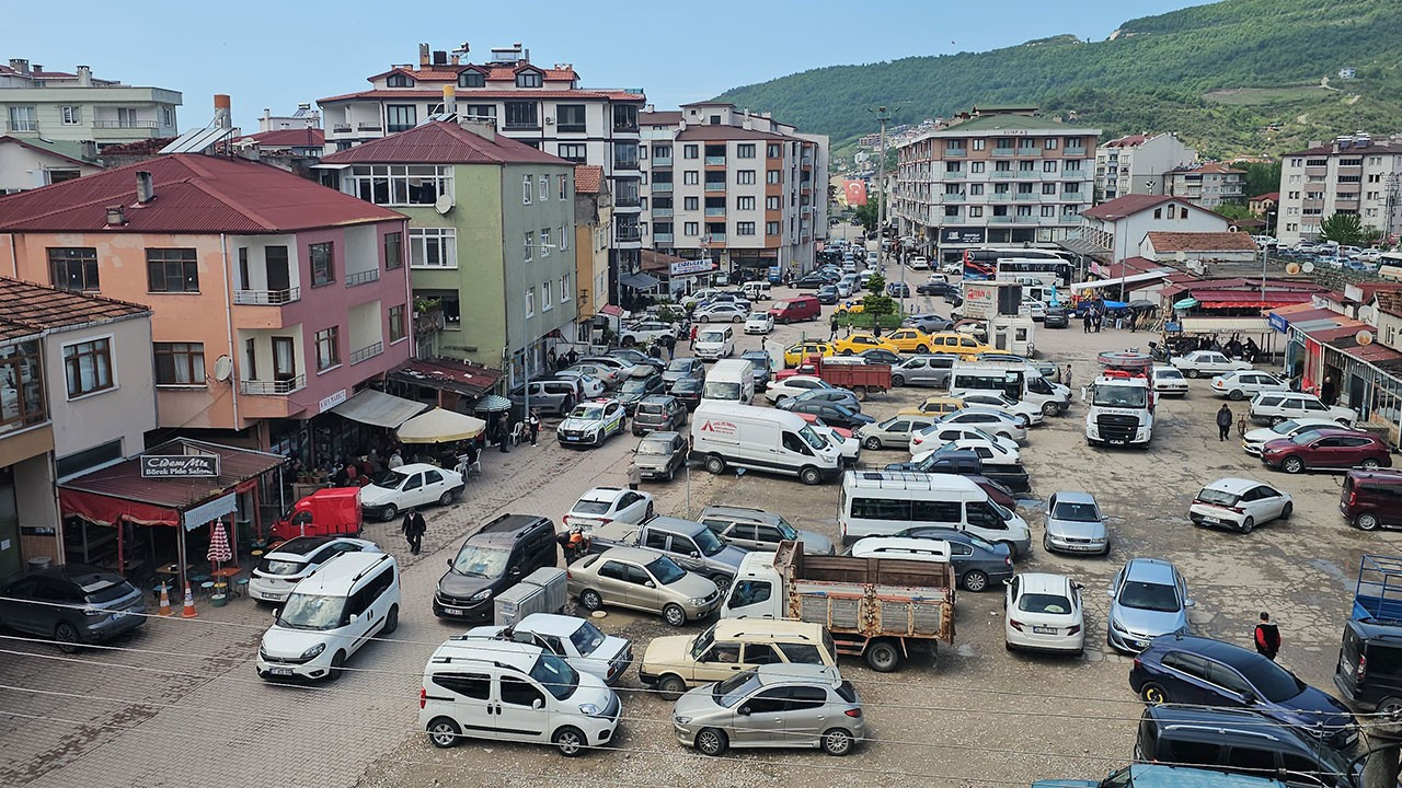 İlçeye akın ettiler: Nüfus 10 kat arttı, trafik kilitlendi