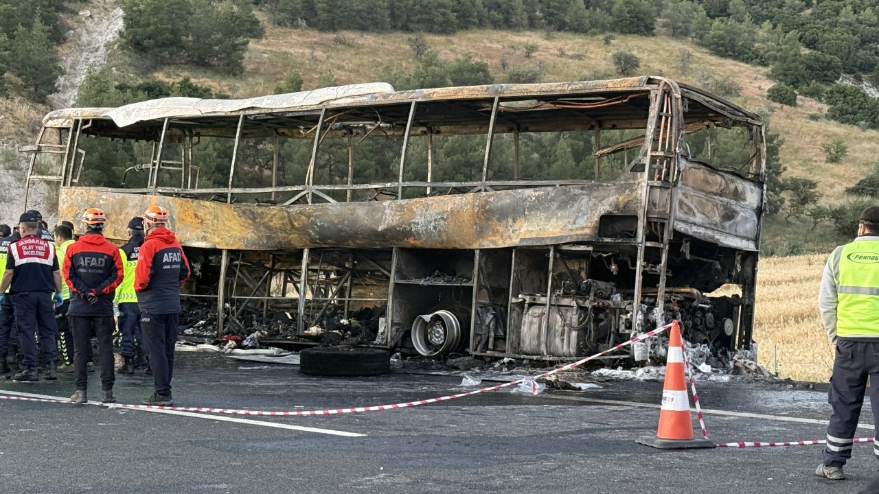 Denizli'de facia: Yolcu otobüsü alev aldı, 8 kişi yaşamını yitirdi