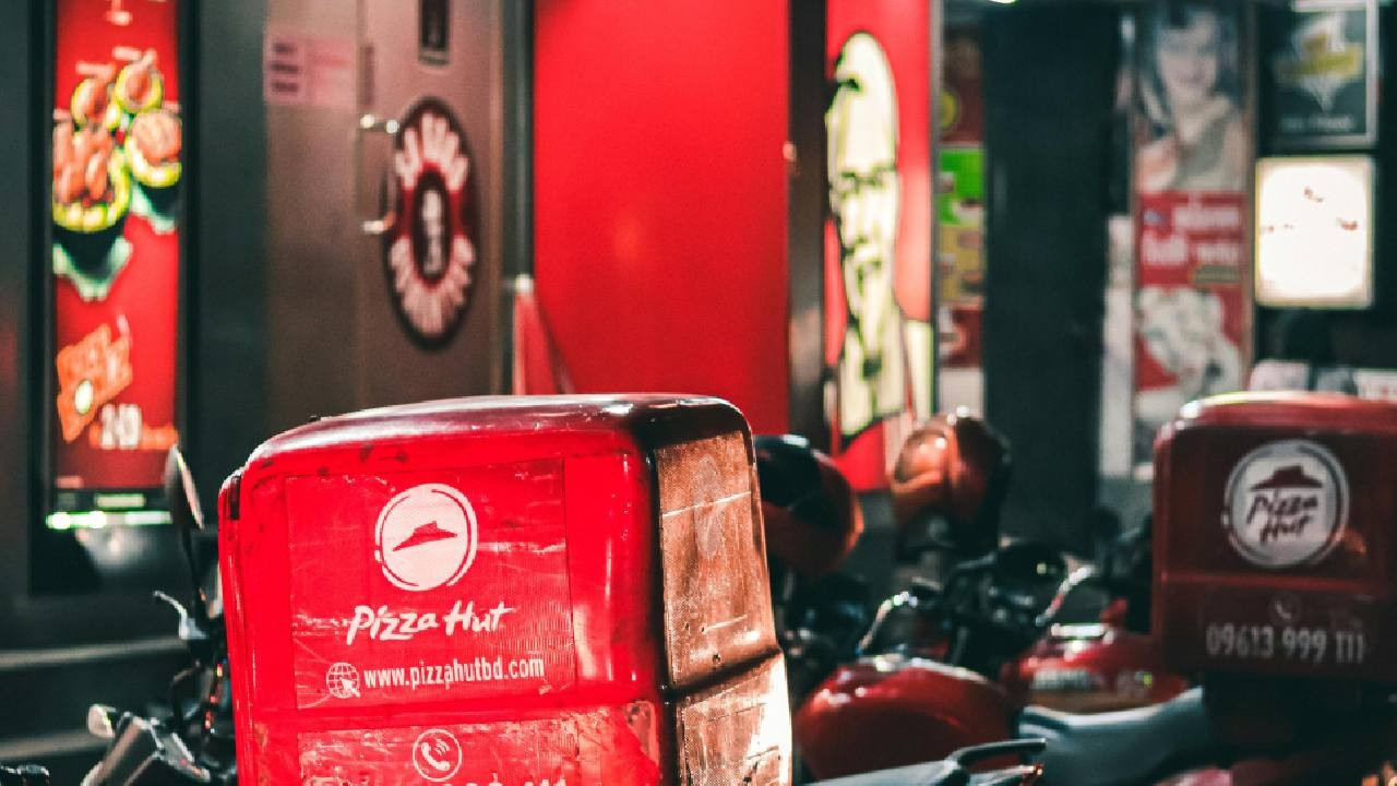 Pizza Hut el değiştiriyor: Yum! Brands satış masasında