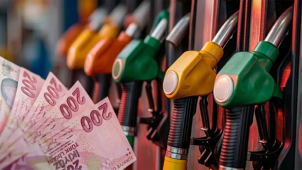 Akaryakıtta tabela değişiyor: Benzin ve motorinde büyük indirim yolda