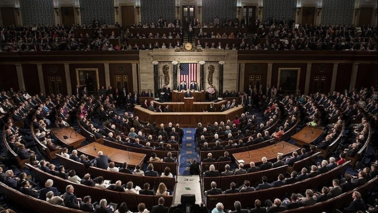 ABD Temsilciler Meclisi Trump'ın İran askeri yetkilerini kısıtlayan tasarıyı onayladı