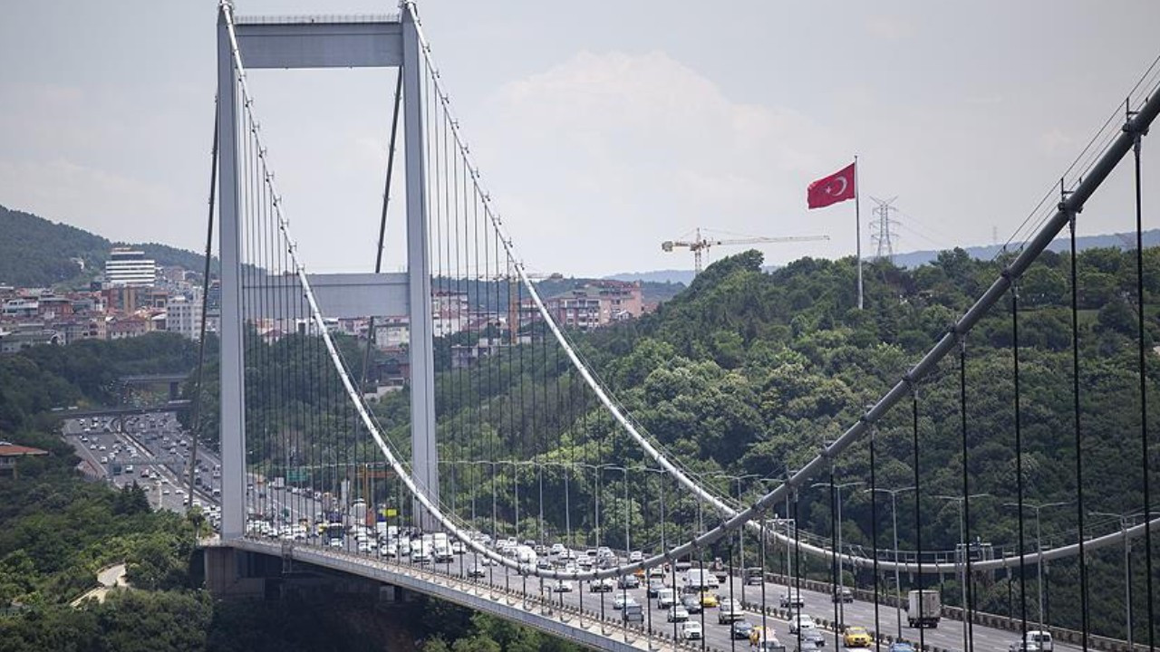 Bayram tatilinde ulaşımda yoğunluk: 29,3 milyon araç, 7,6 milyon hava yolu yolcusu...