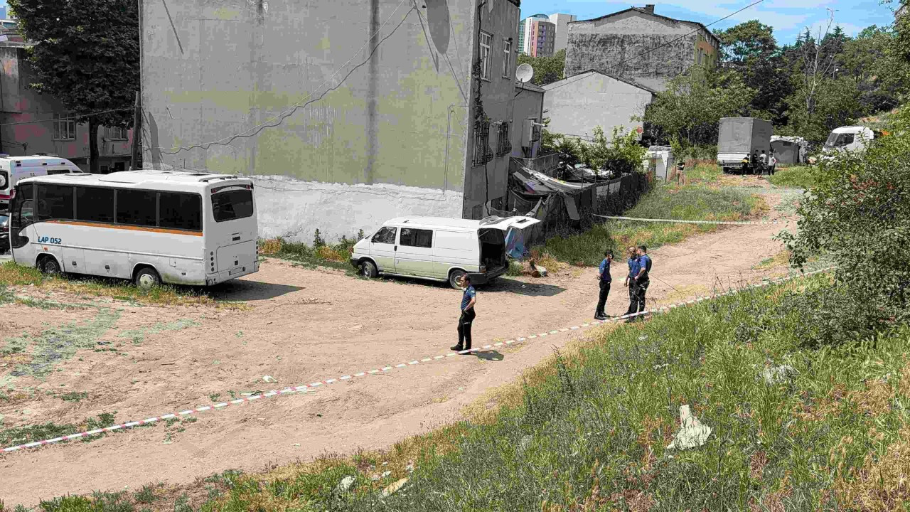 Mahalledeki kokuyu kanalizasyon zannettiler ceset çıktı