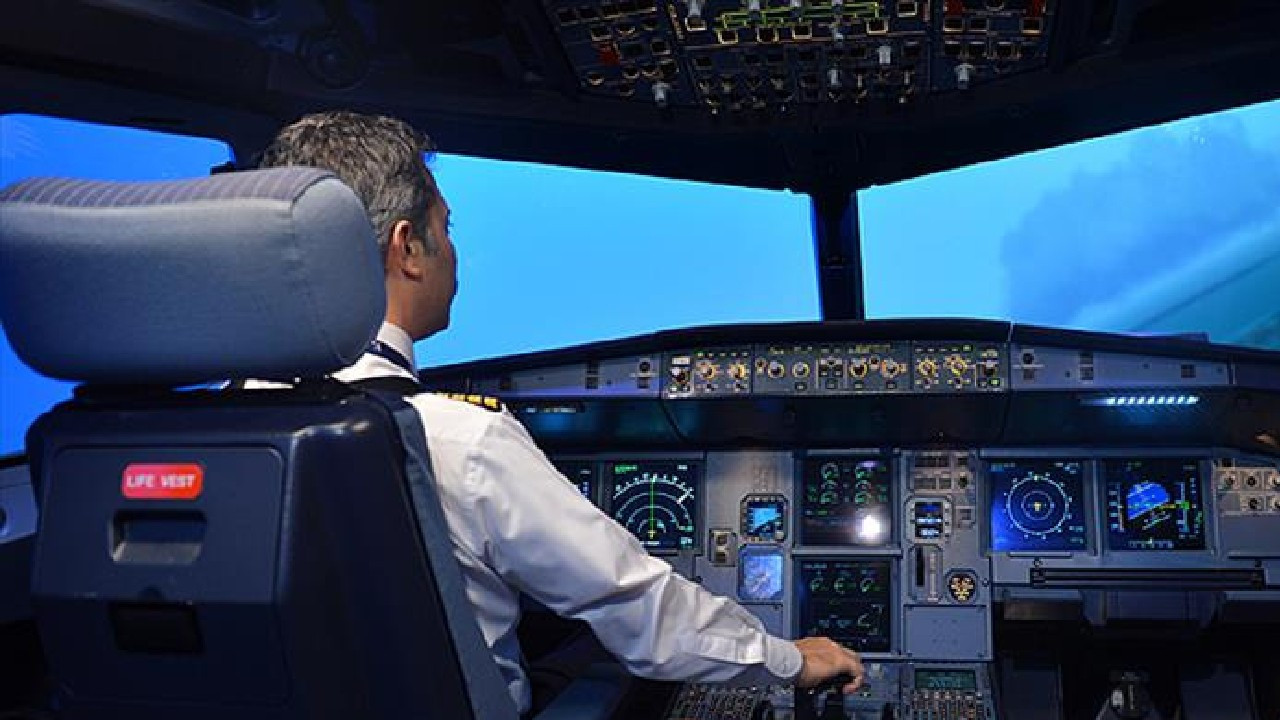 Lisanssız pilot skandalı: 16 yıl boyunca uçtu, milyonlarca d
