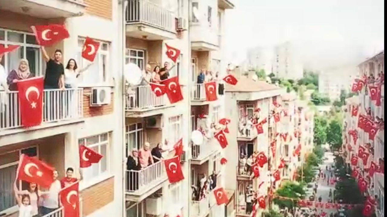 AK Parti’den Milli Takım ve taraftarlara hediye şa
