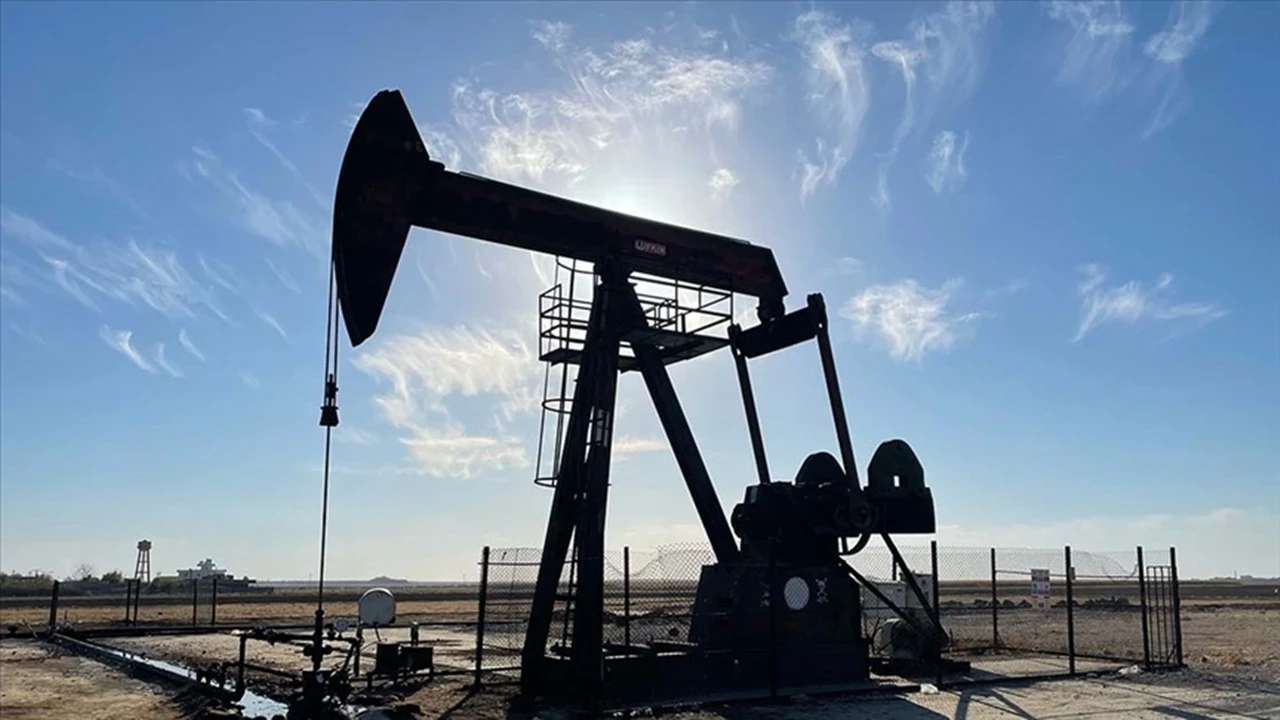Petrolde ateşkes etkisi: Haftalık kayıp yüzde 8'e yaklaştı