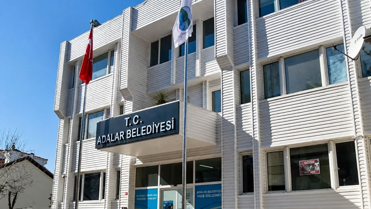 Son dakika... Adalar Belediyesi'ne operasyonda yeni gelişme: Belediye Başkanı Ali Ercan Akpolat dahil 39 kişi adliyeye sevk edildi