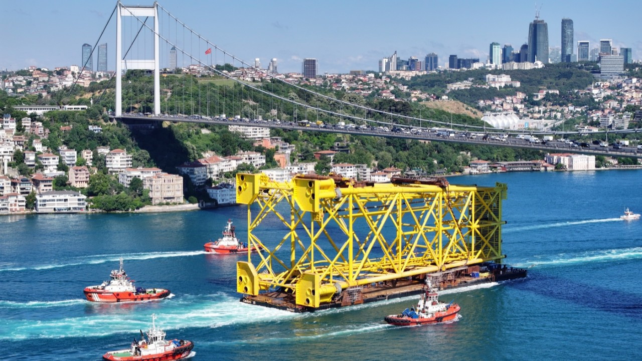 Doğal gaz boru hattı döşeme platformu İstanbul Boğazı'nda