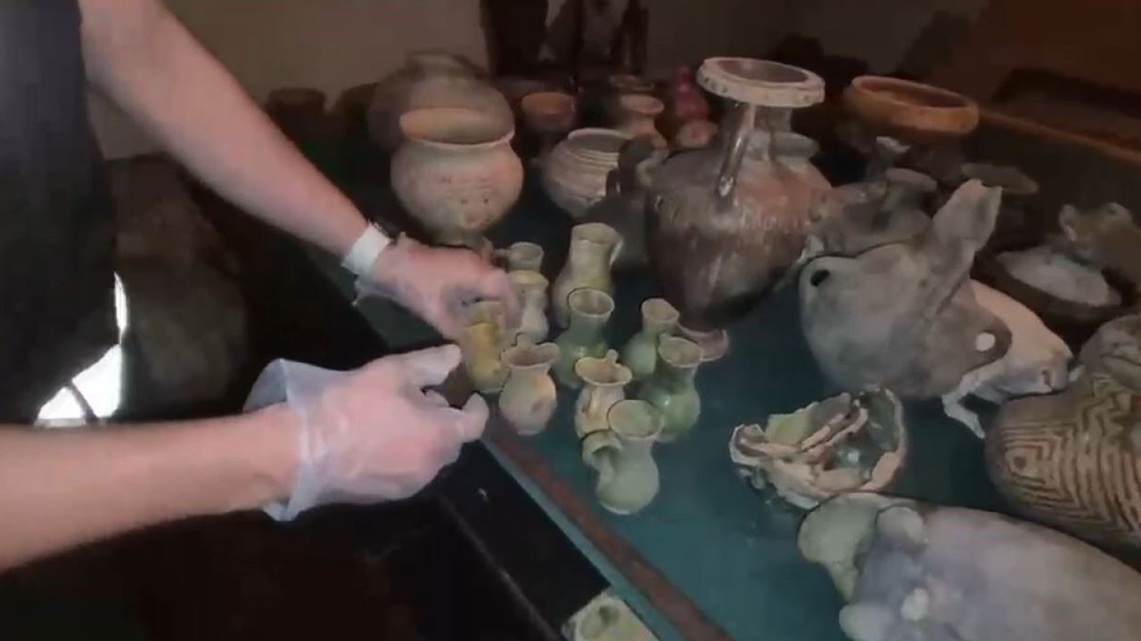 Evden çıkanlar şaşkına çevirdi: 10 binin üzerinde tarihi eser