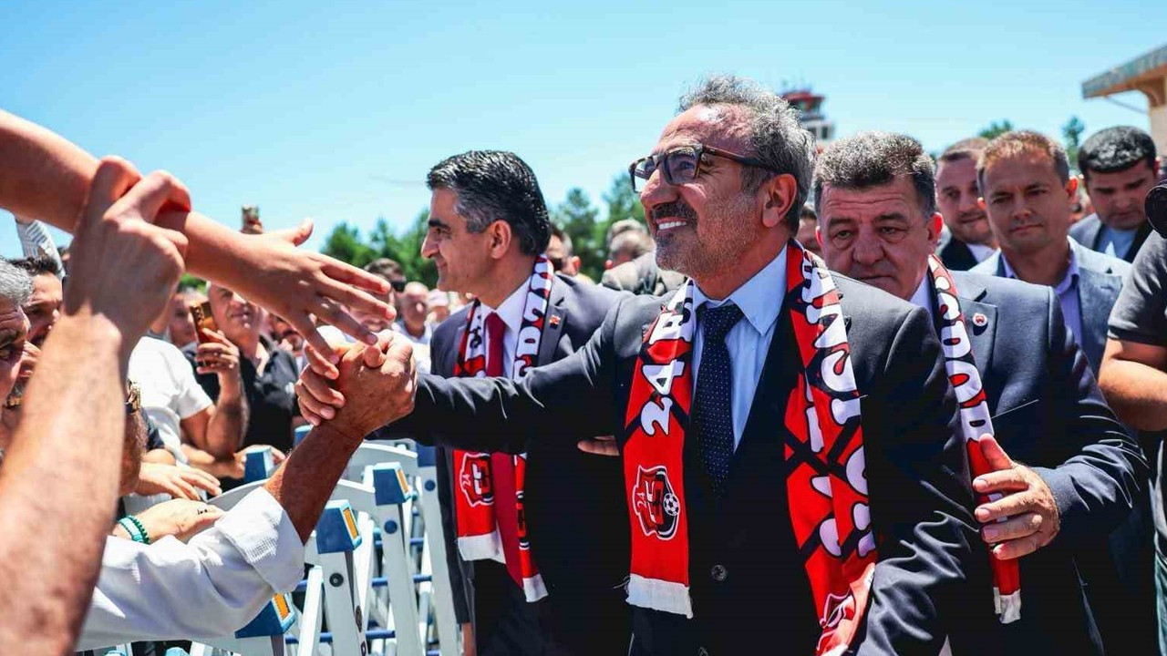Chobani CEO'su Hamdi Ulukaya'dan Erzincanspor'a dev destek