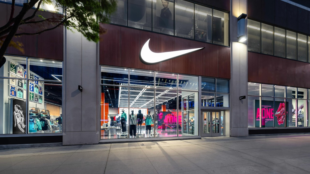 Nike'tan peş peşe kapanma kararı: Mağazalarını küçültüyor