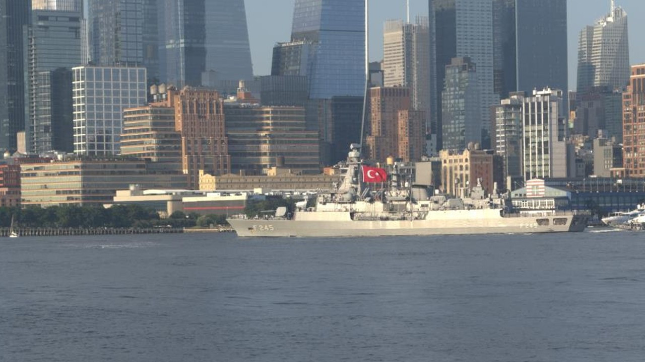TCG Oruçreis, New York’ta Türkiye'yi temsil etti