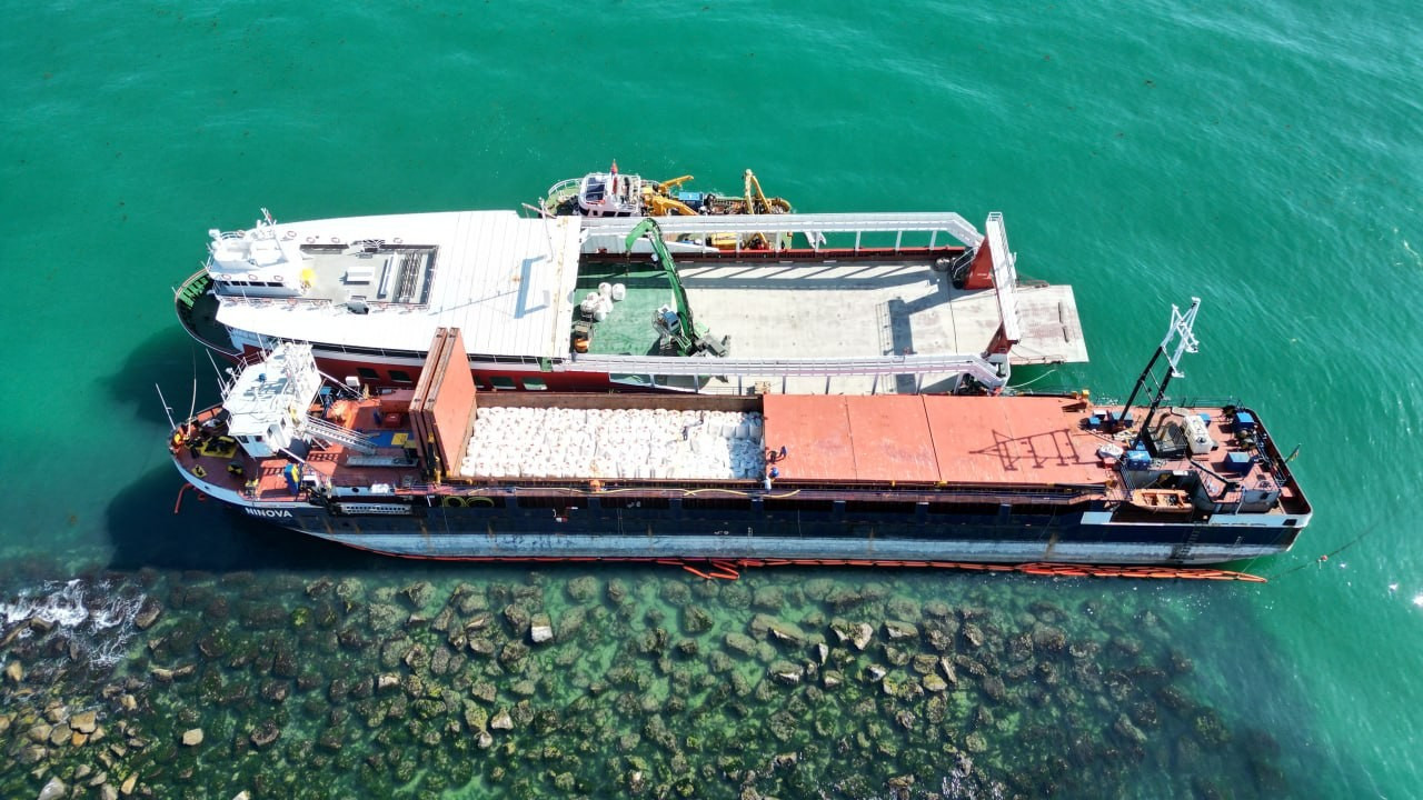Karasu'da karaya oturan gemi için kritik operasyon başladı