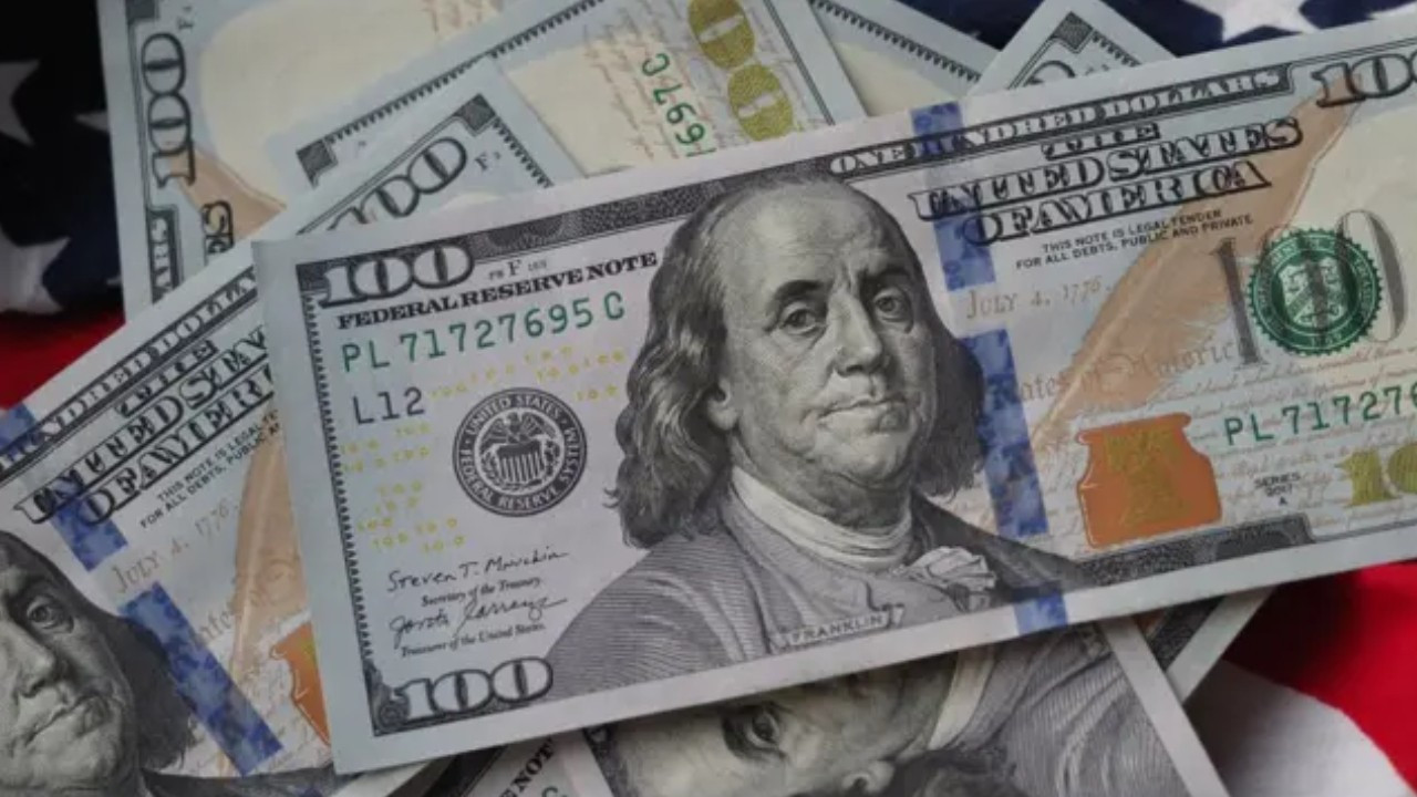 Dolar/TL yeni haftada rekor tazelemeyi sürdürdü