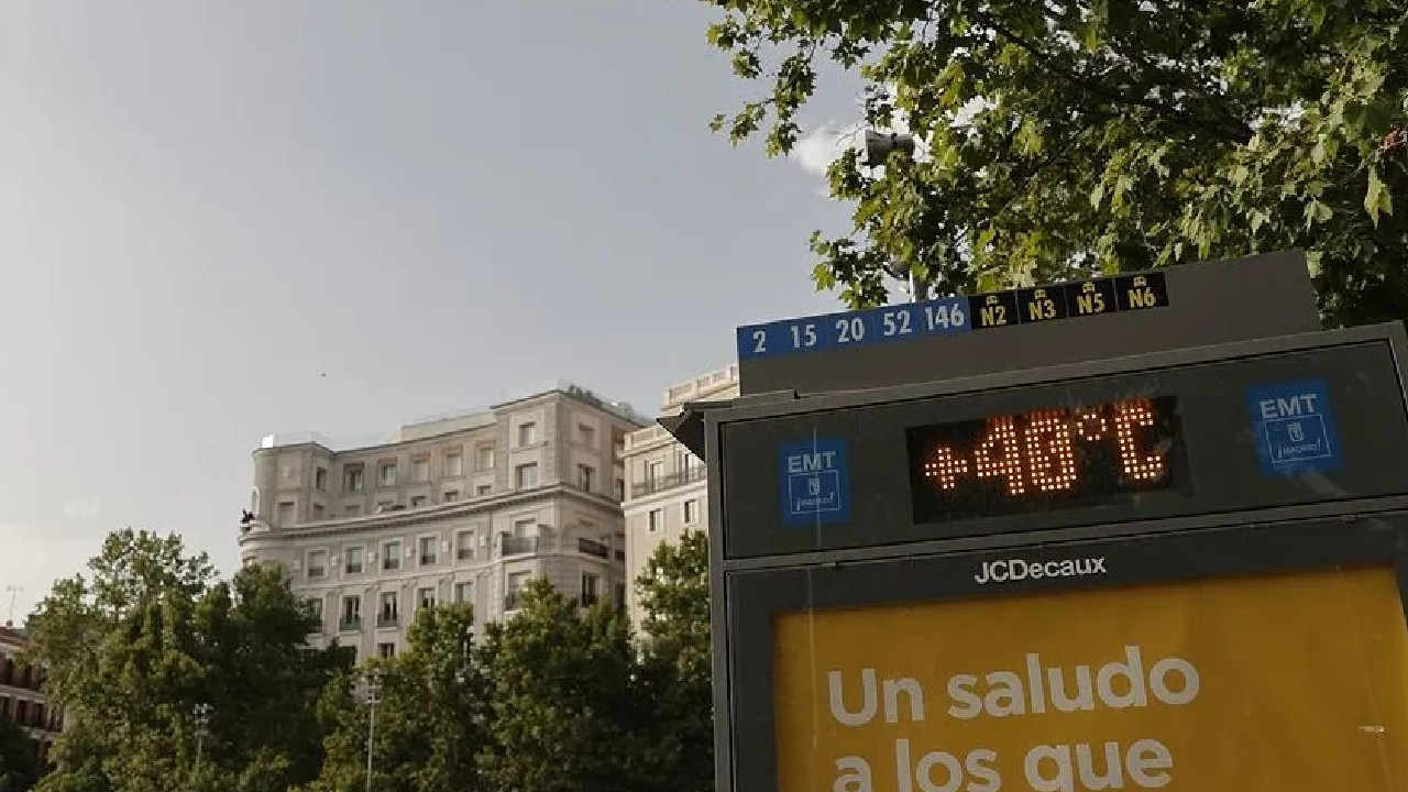 Fransa'da 72 vilayette turuncu alarm: Tren seferleri iptal, müzeler kapalı