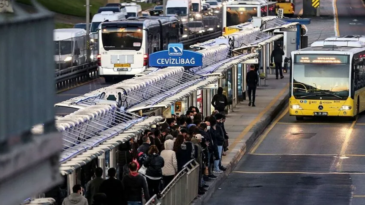 Yarın toplu taşıma ücretsiz mi? 15 Temmuz'da otobüs, metrobüs, metro, İETT, EGO, ESHOT bedava mı?