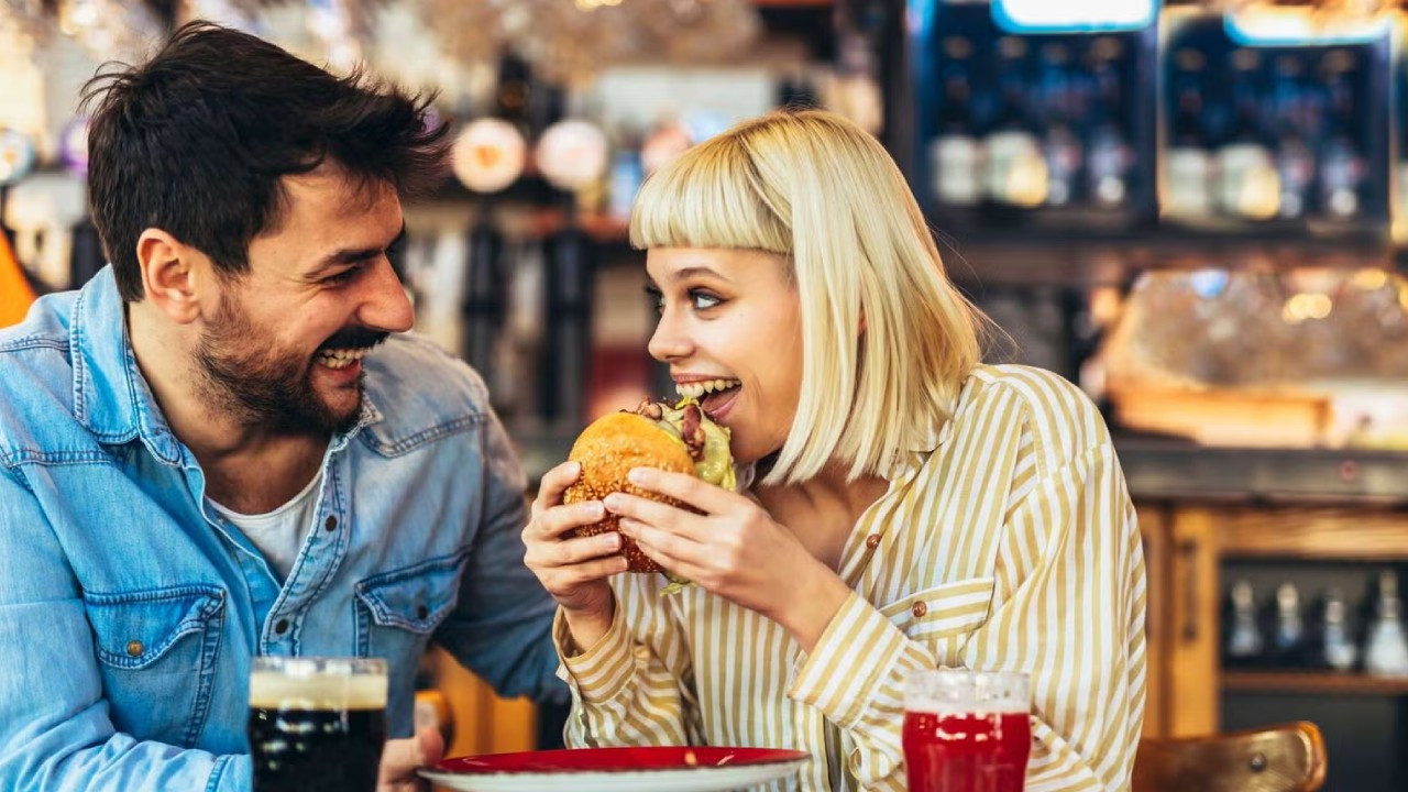 Bir fast-food devi daha sarsıldı! Popüler burger zincirinde iflas kararı