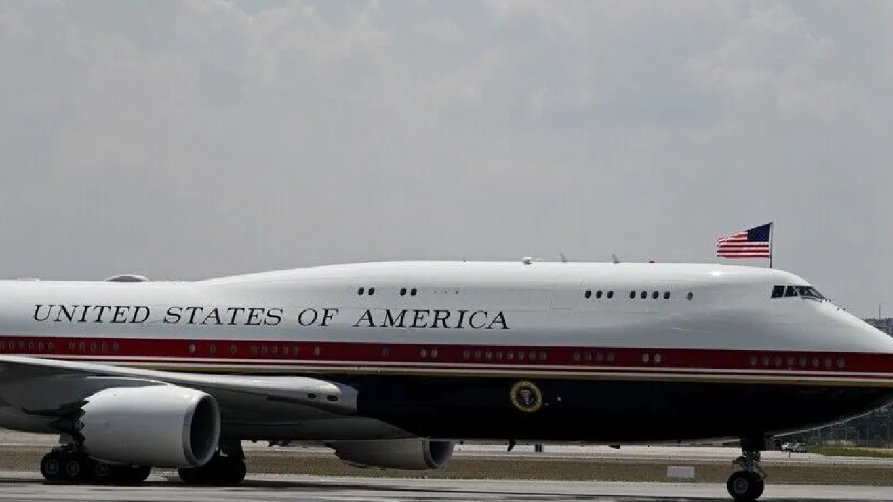 Trump'tan yeni Air Force One açıklaması: En üst seviyeye çıkarılacak