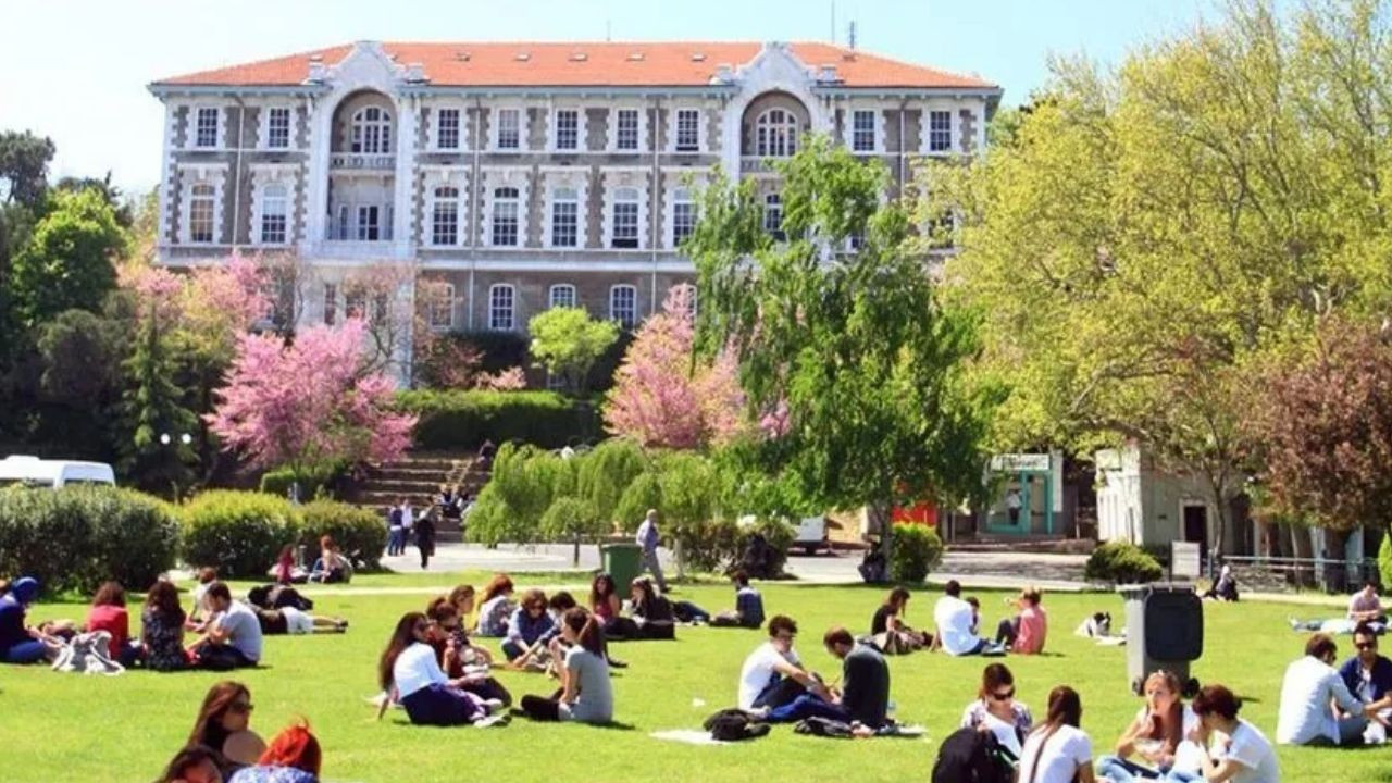 YKS Taban Puanları 2025: Ön Lisans ve Lisans Üniversite Taban Puanları ile Kontenjanlar