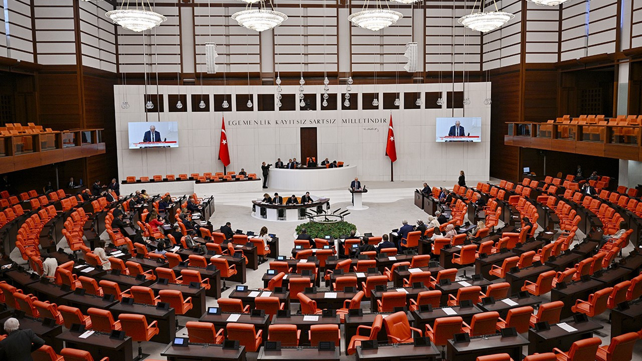 En düşük emekli aylığı düzenlemesi Meclis'ten geçti