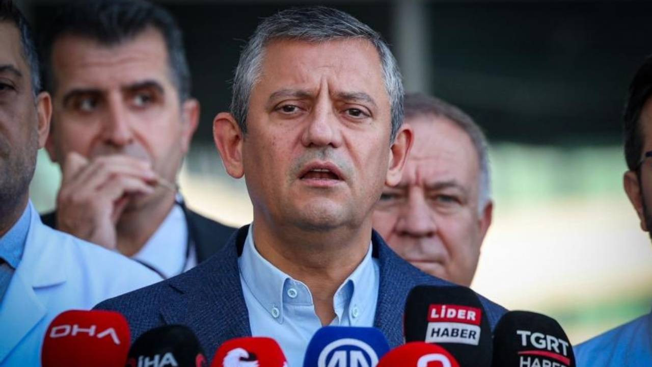 Son dakika... Özgür Özel, 91 milletvekili ile birlikte CHP'den istifa etti