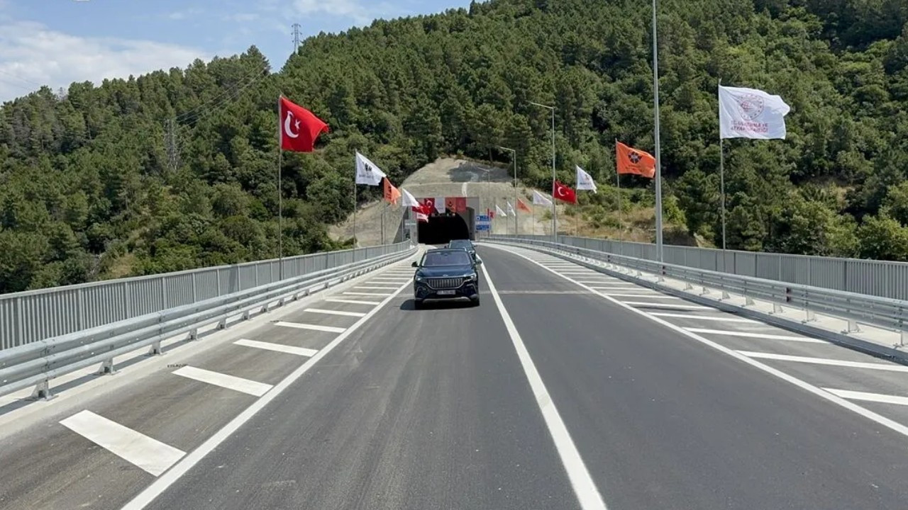 Bakan Uraloğlu duyurdu: 1 saatlik yol 30 dakikaya düşecek